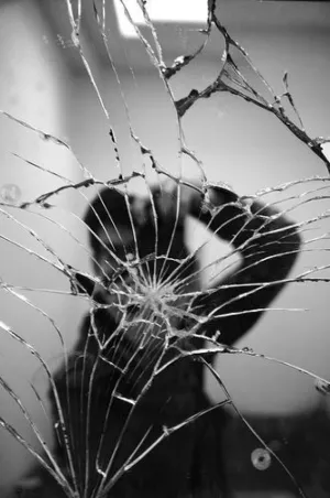 Broken Mirror (2021)